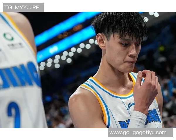 曾凡博连续两场未能得分双向合同留在NBA前景堪忧