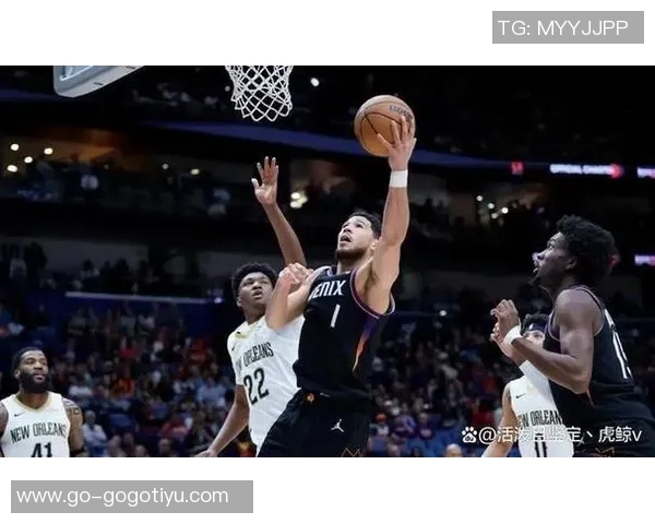 布克首节表现亮眼5投3中贡献6分3篮板2助攻1抢断但也有2次失误